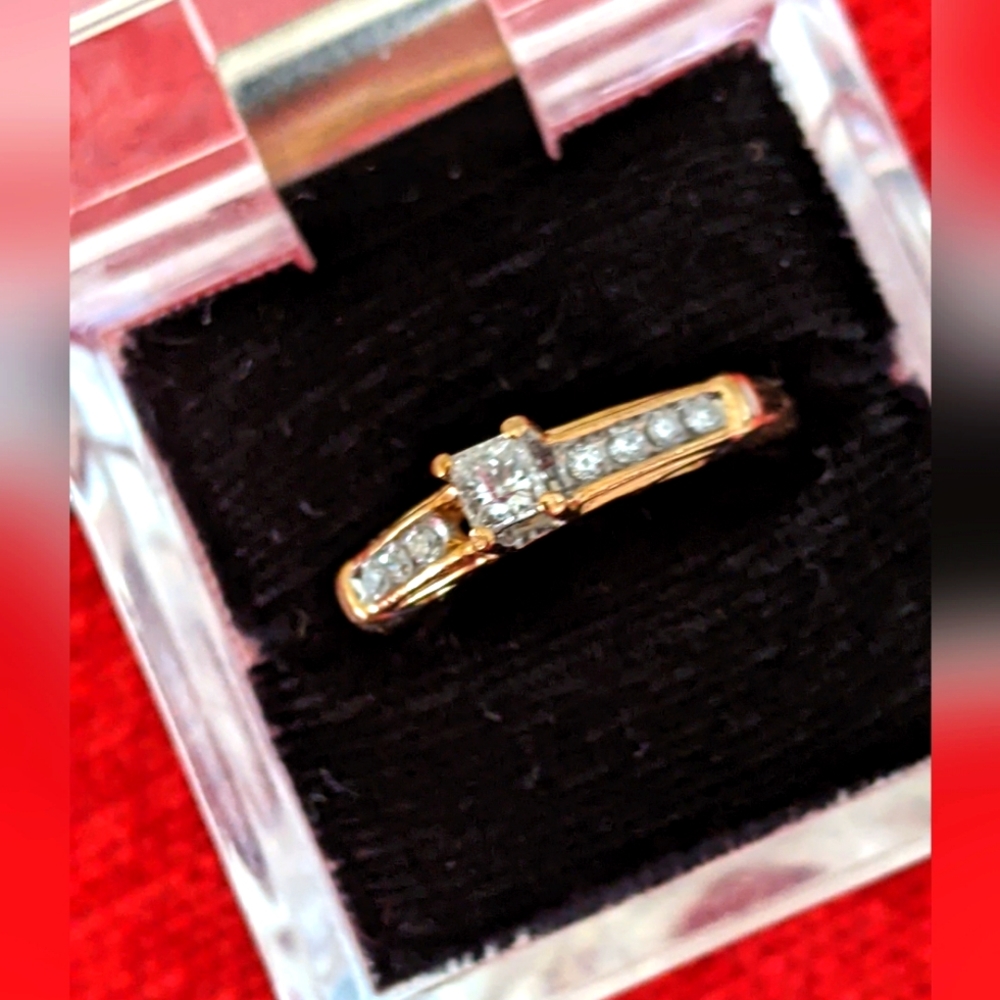10K 💛GOLD WITH DIAMONDS RING - Picture 4 of 10